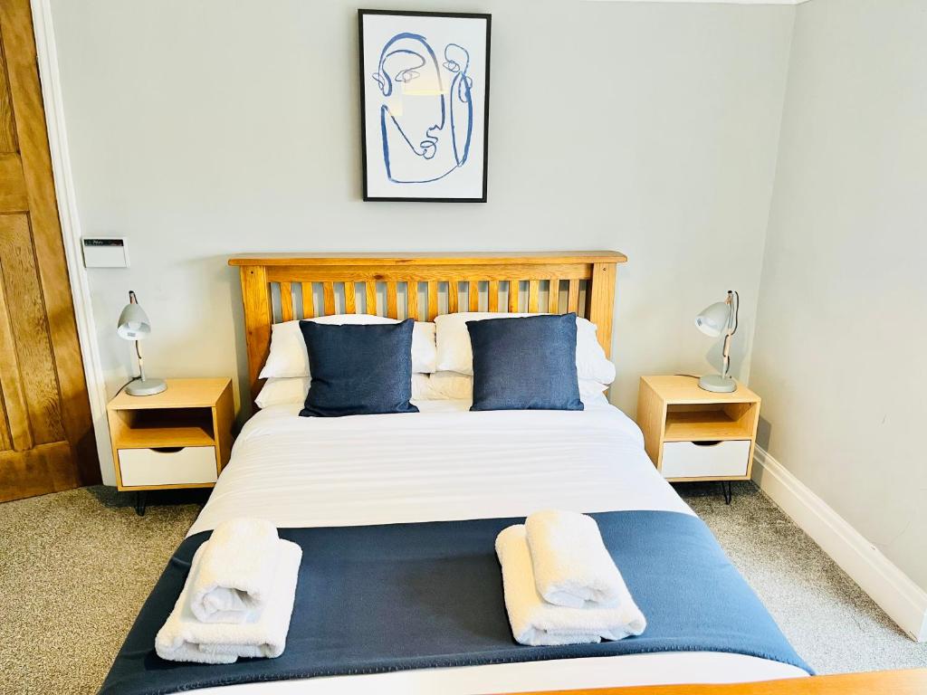 Postel nebo postele na pokoji v ubytování Horsforth Lodge