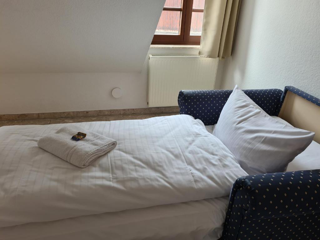 Postel nebo postele na pokoji v ubytování Hotel Brauhaus Wittenberg