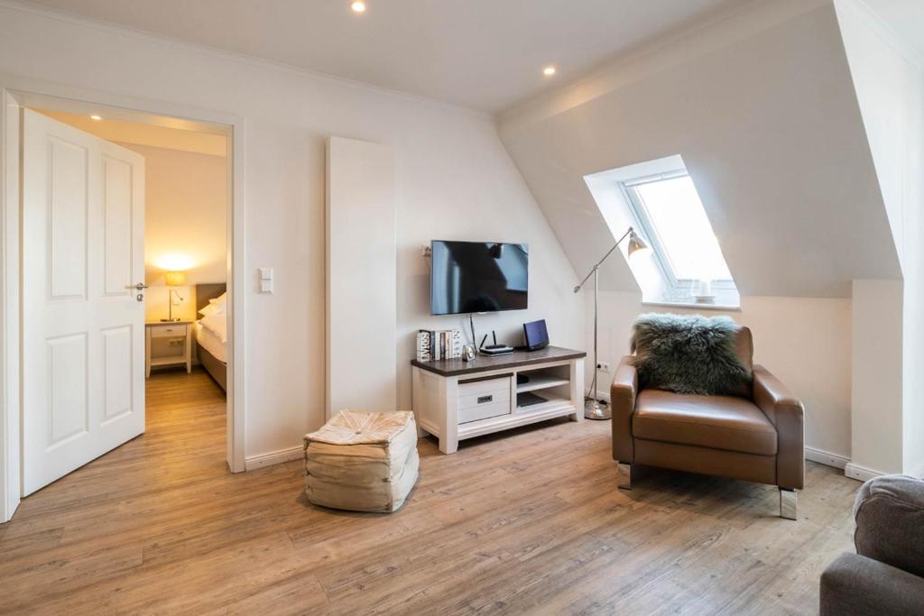 TV a/nebo společenská místnost v ubytování Weisse Villa Apartment 3 1 Hafenkante