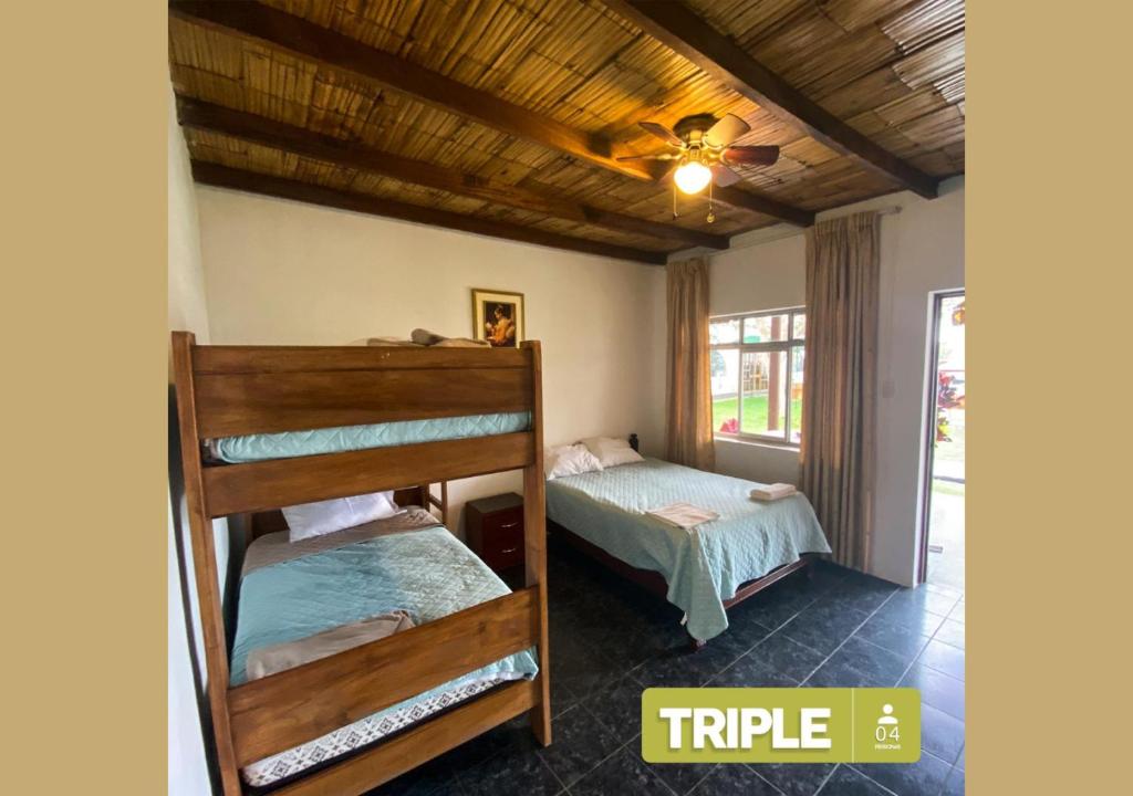 Hospedaje El Cascabel - Triple Room