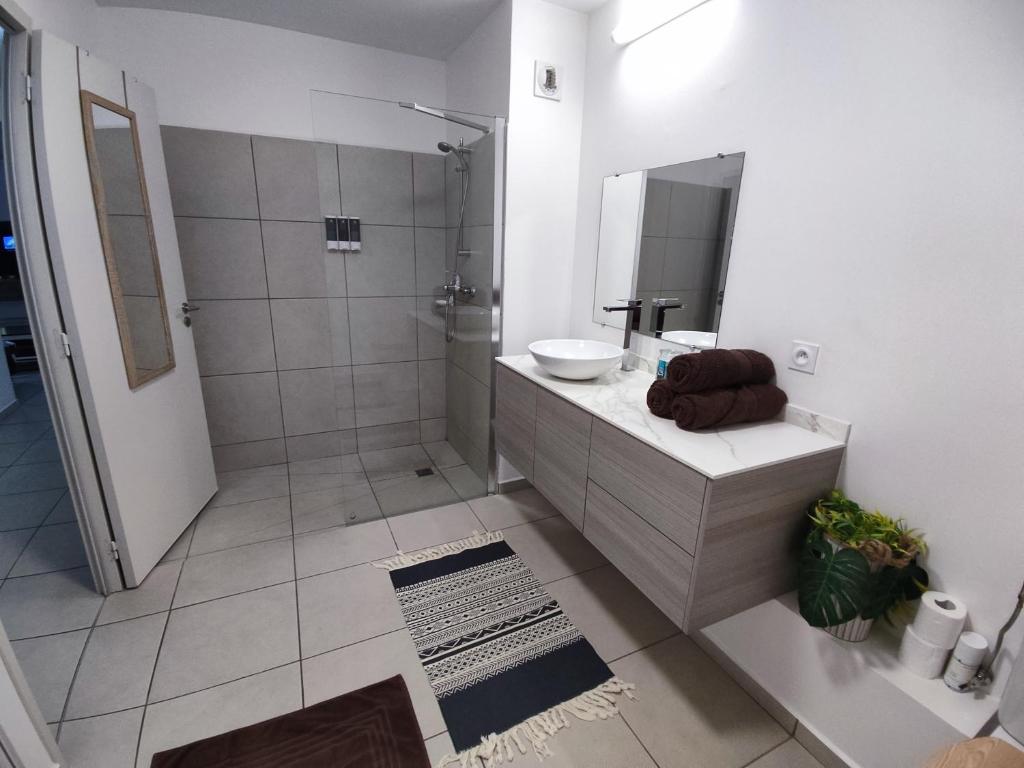Elégant F3 à la Villa Stencer, Papeete, calme climatisé et spacieux - photo 8 - Tahiti, Polynésie