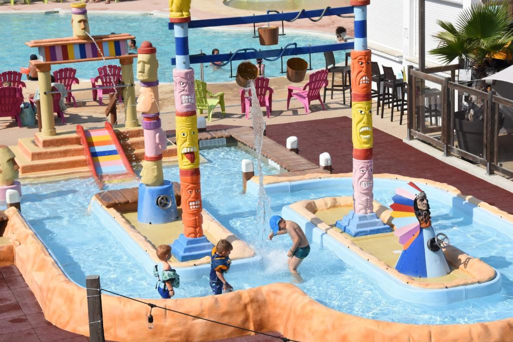 Bazén v ubytování Maïana Resort nebo v jeho okolí