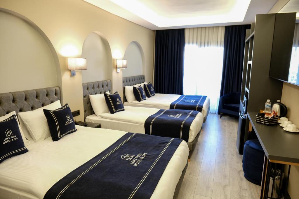 Cama ou camas em um quarto em Plus Hotel & Private Transportation İstanbul Airport-By Loft