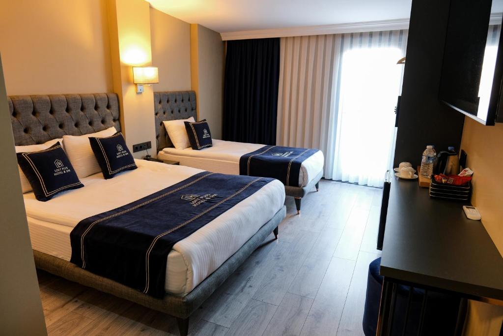 Cama ou camas em um quarto em Plus Hotel & Private Transportation İstanbul Airport-By Loft