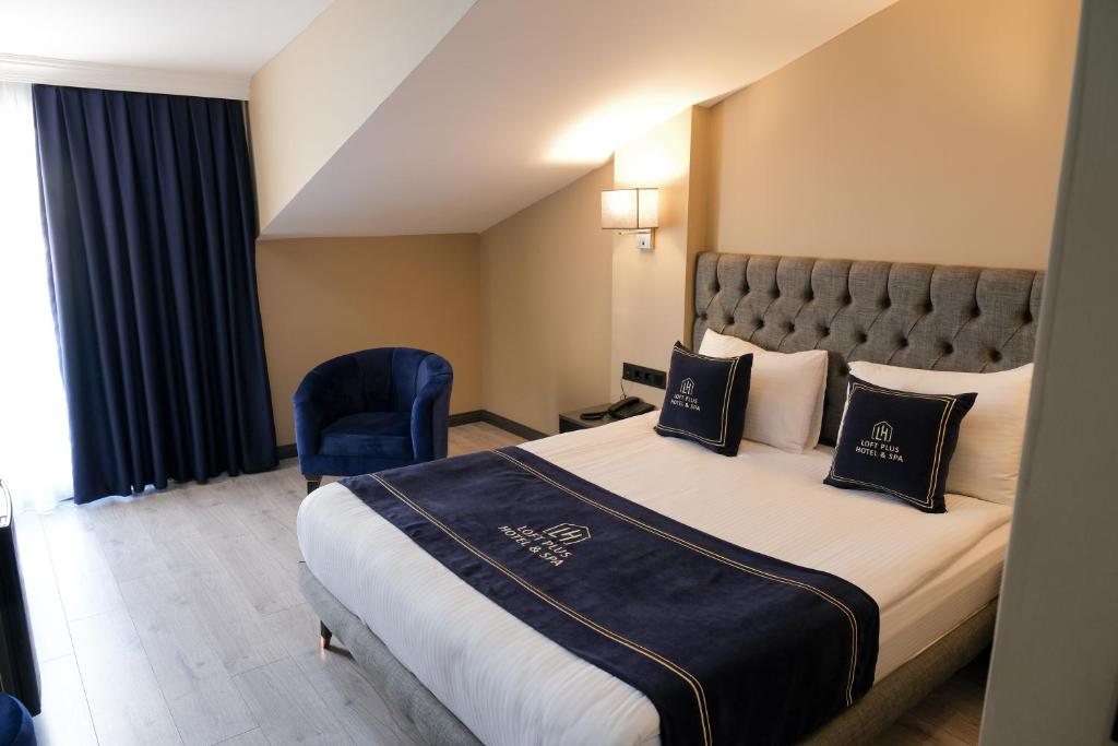 Cama ou camas em um quarto em Plus Hotel & Private Transportation İstanbul Airport-By Loft