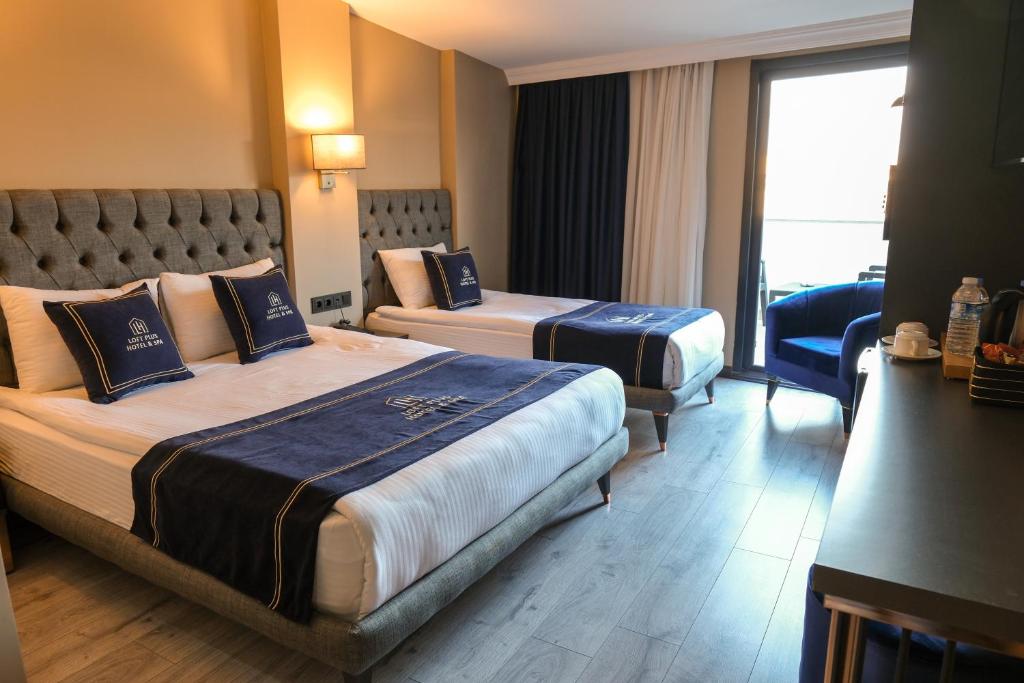 Cama ou camas em um quarto em Plus Hotel & Private Transportation İstanbul Airport-By Loft