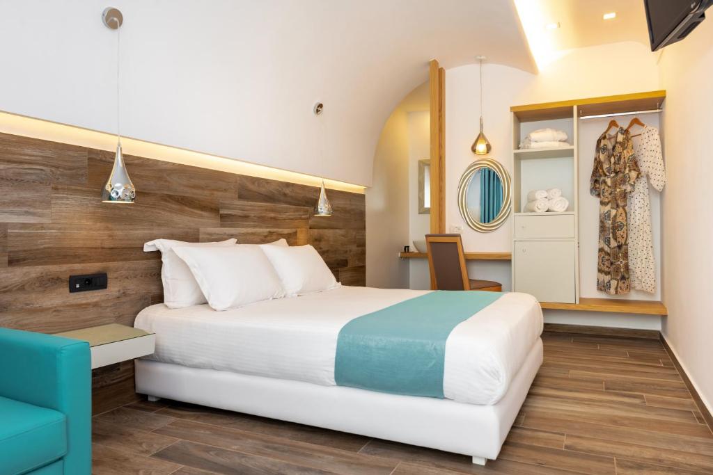 Deluxe Suites Santorini - 3