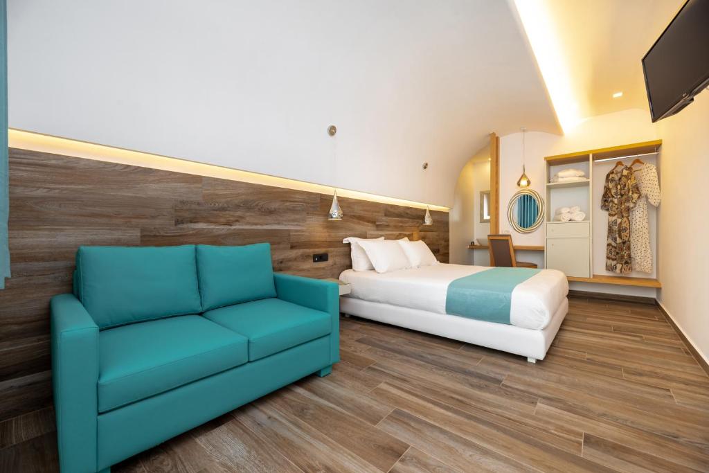 Deluxe Suites Santorini - 10