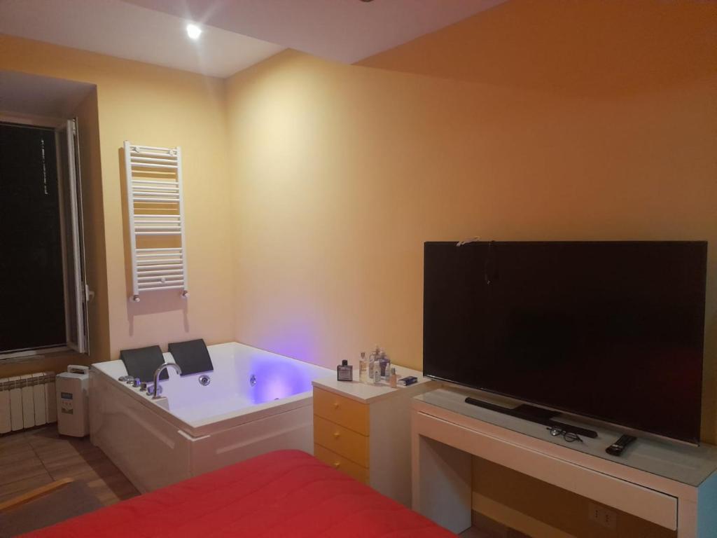 a living room with a tub and a tv and a television at Apt B.H rome (piazza bologna square ) in Rome