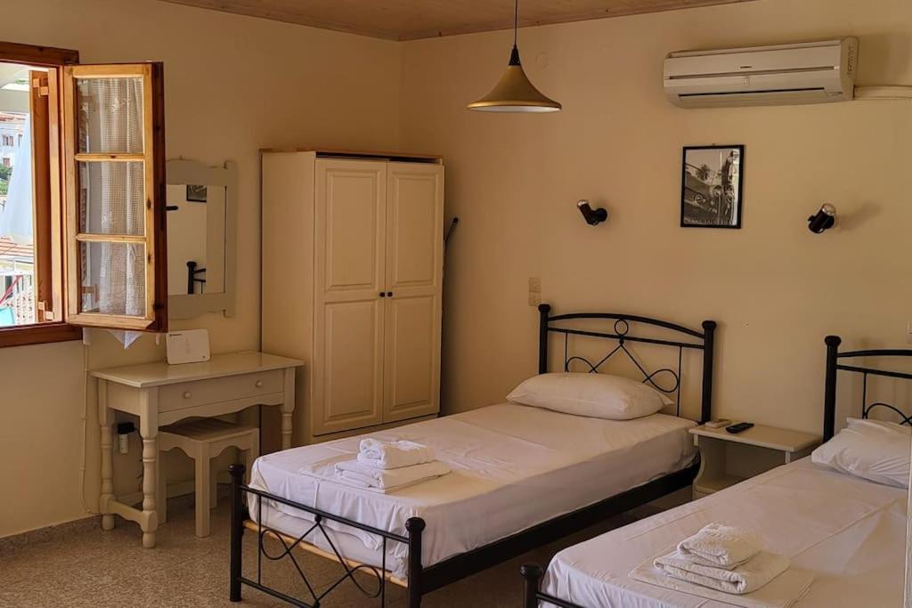 Postel nebo postele na pokoji v ubytování Stamatis studio with seaview - Lakka Paxos