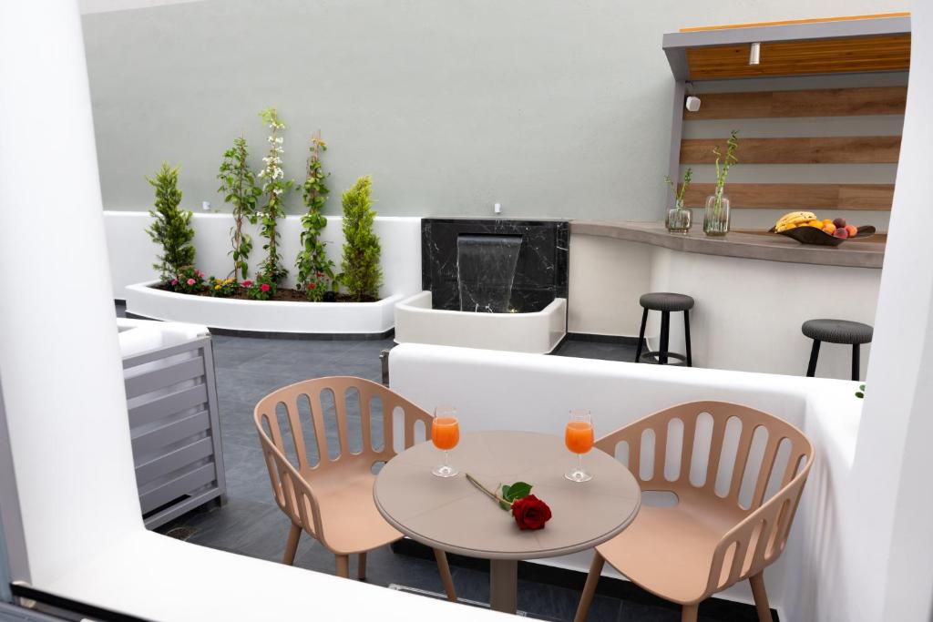 Deluxe Suites Santorini - 18