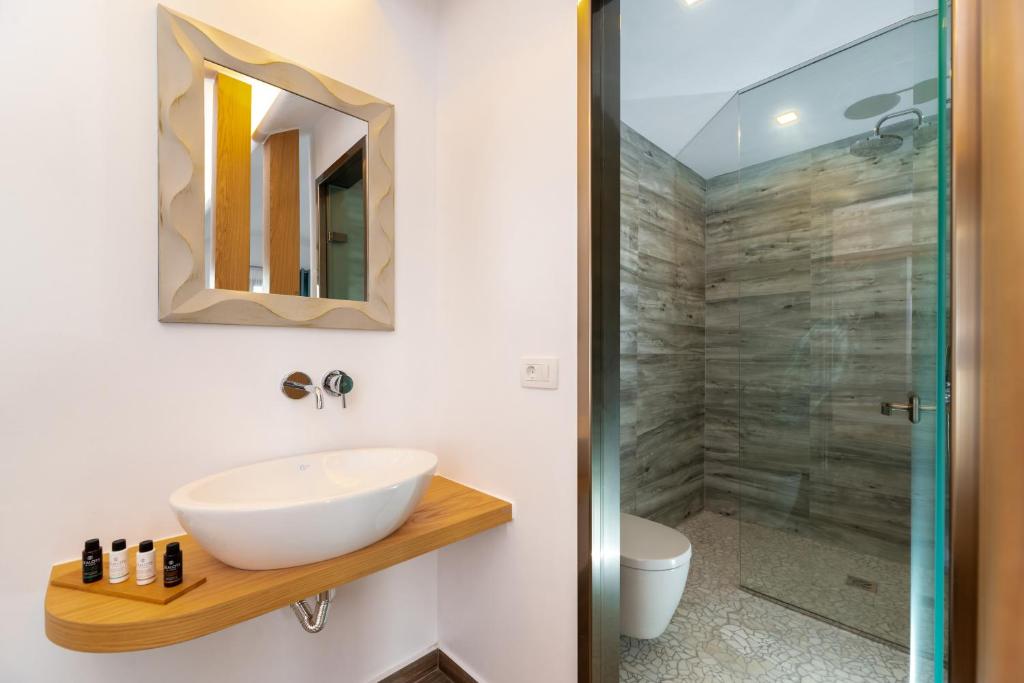 Deluxe Suites Santorini - 17