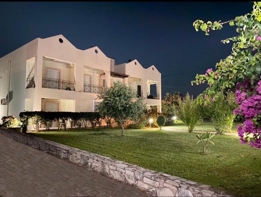 a large white building with a yard at night at Rethymnian Modern Apartment in Adelianos Kampos