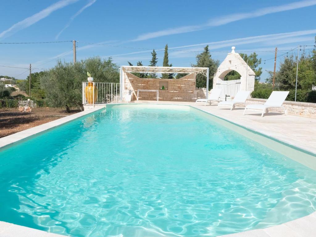 Holiday rental Masseria Carperi,Cisterna 내부 또는 인근 수영장