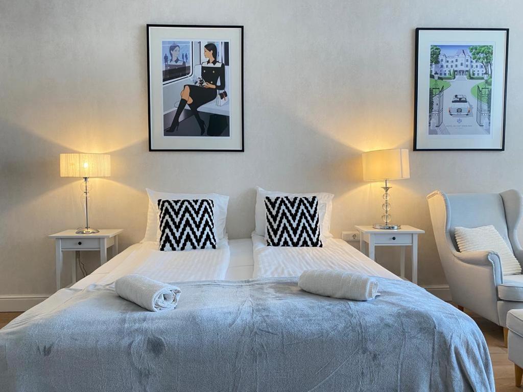 Postel nebo postele na pokoji v ubytování Romantic riverview Bestern