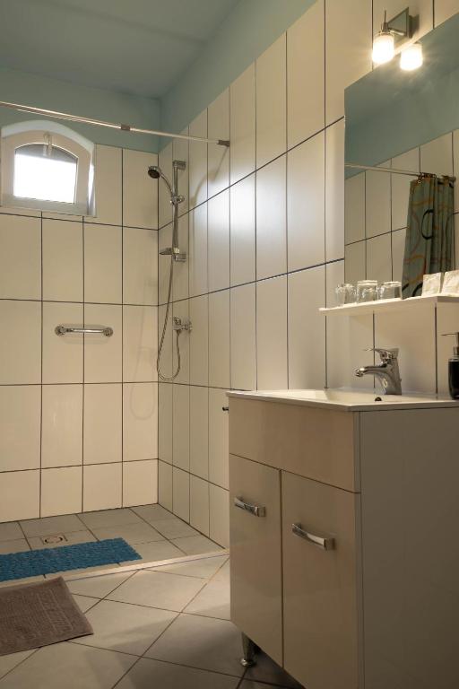 Garden Vendégház Makó - Chambre Jumelle Avec Vue Sur Le Lac