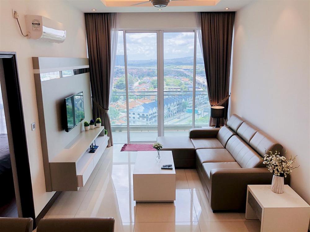 Paragon Suite Homestay by Antlerzone - Appartement Met Balkon