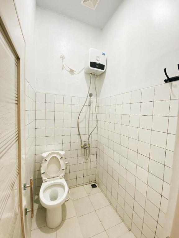 Koupelna v ubytování Kmanda House