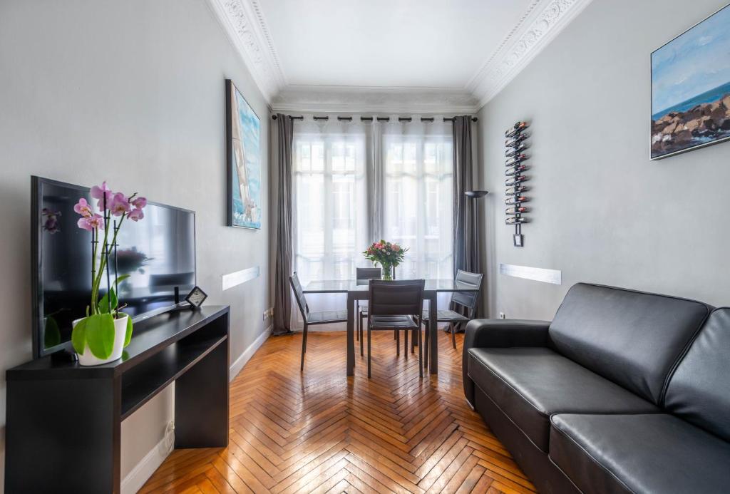 a living room with a couch and a table at Nice Central Art Deco Flat 45 m² in Nice