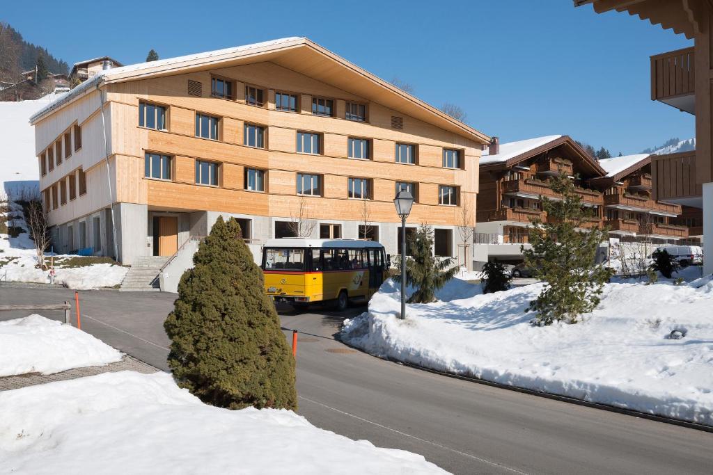 Saanen Gstaad Youth Hostel v zimě