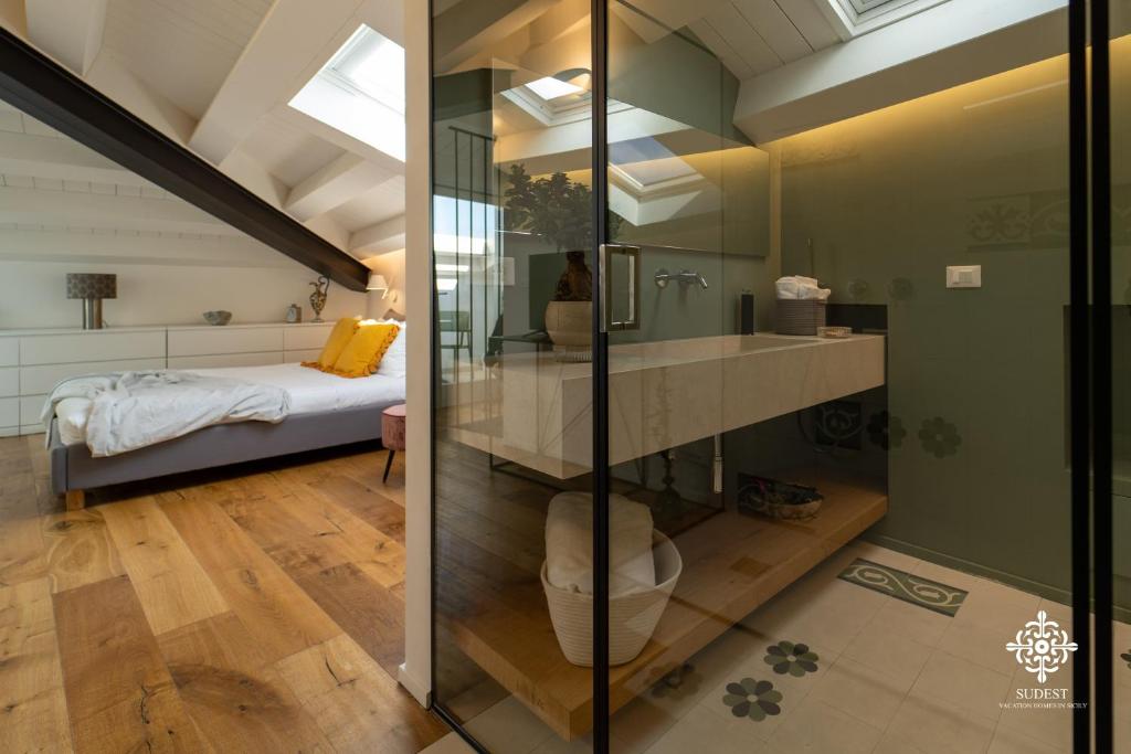 A bed or beds in a room at Suite Elios Ortigia