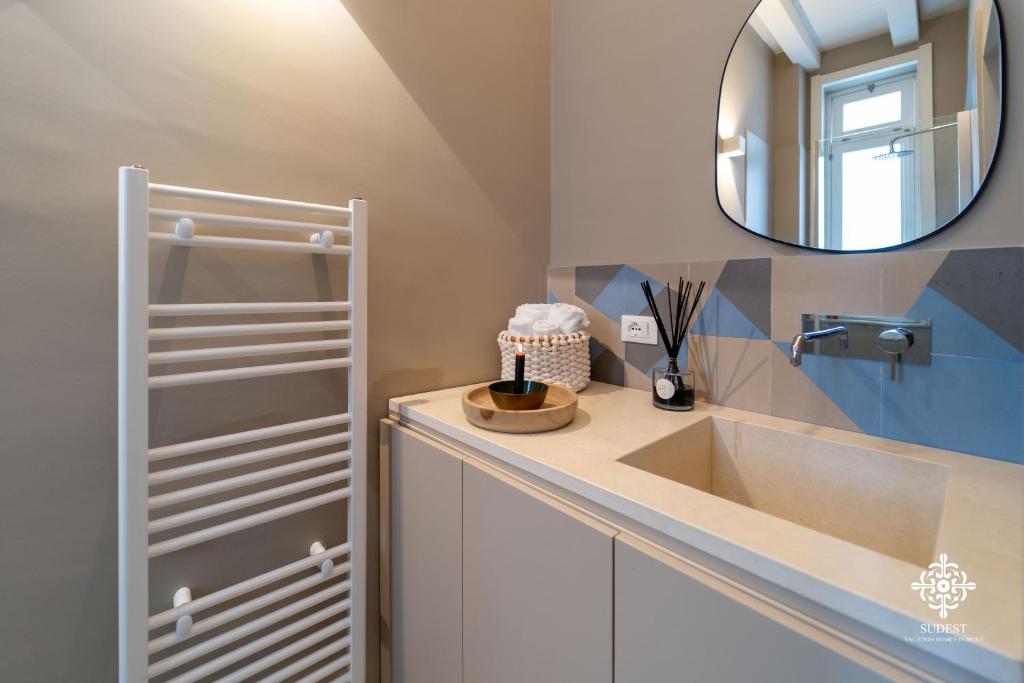 A bathroom at Suite Elios Ortigia