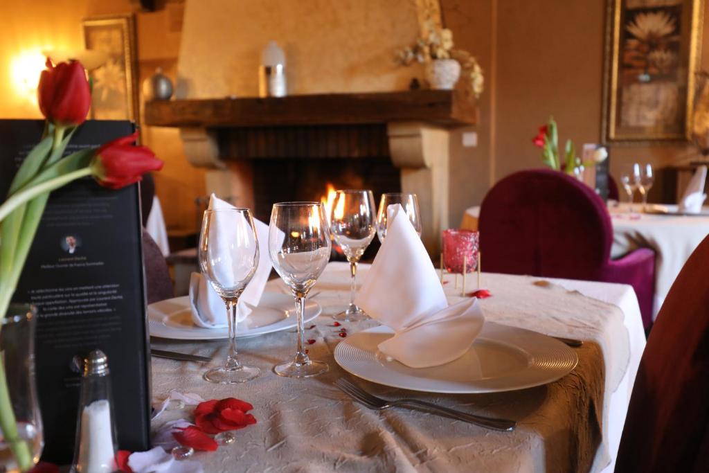 Fotografie z fotogalerie ubytování Logis Le Bourguignon v destinaci Bèze