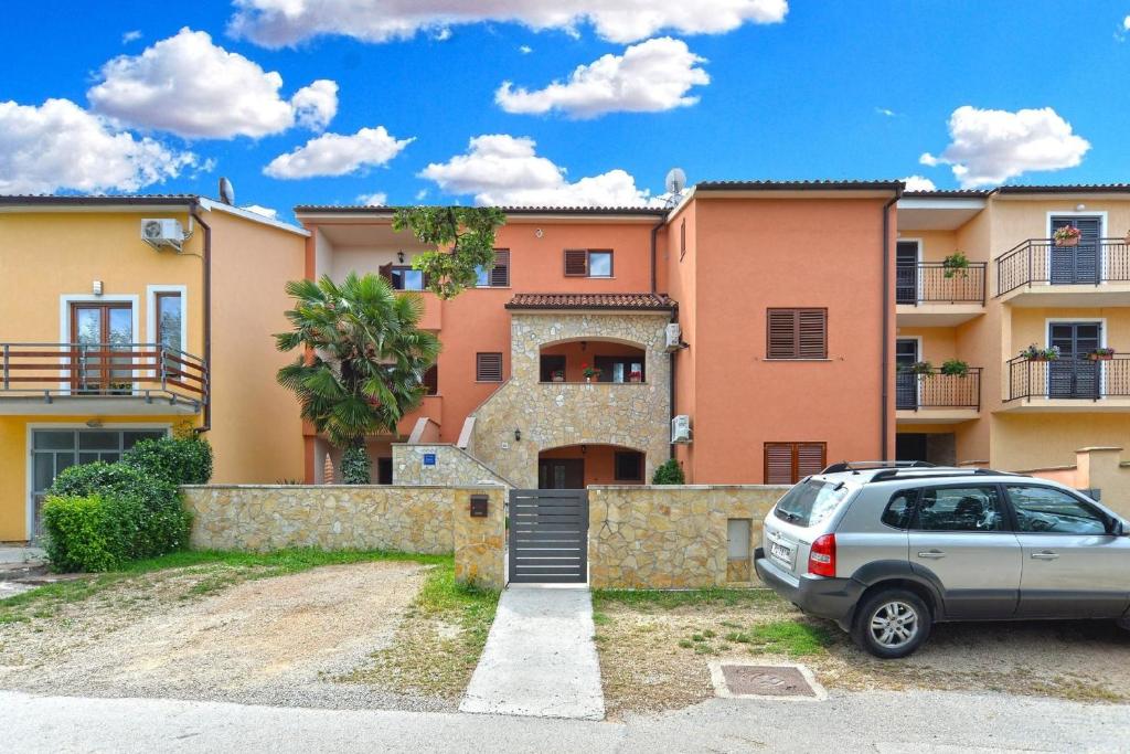 Apartment 295