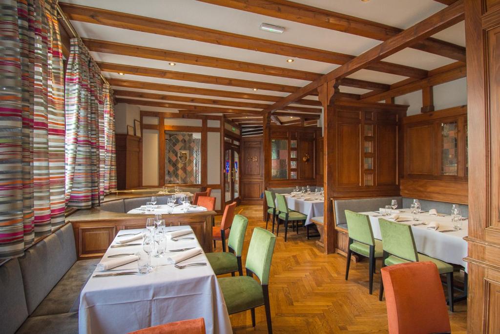 Restaurace v ubytování Aux Deux Clefs Hostellerie Groff