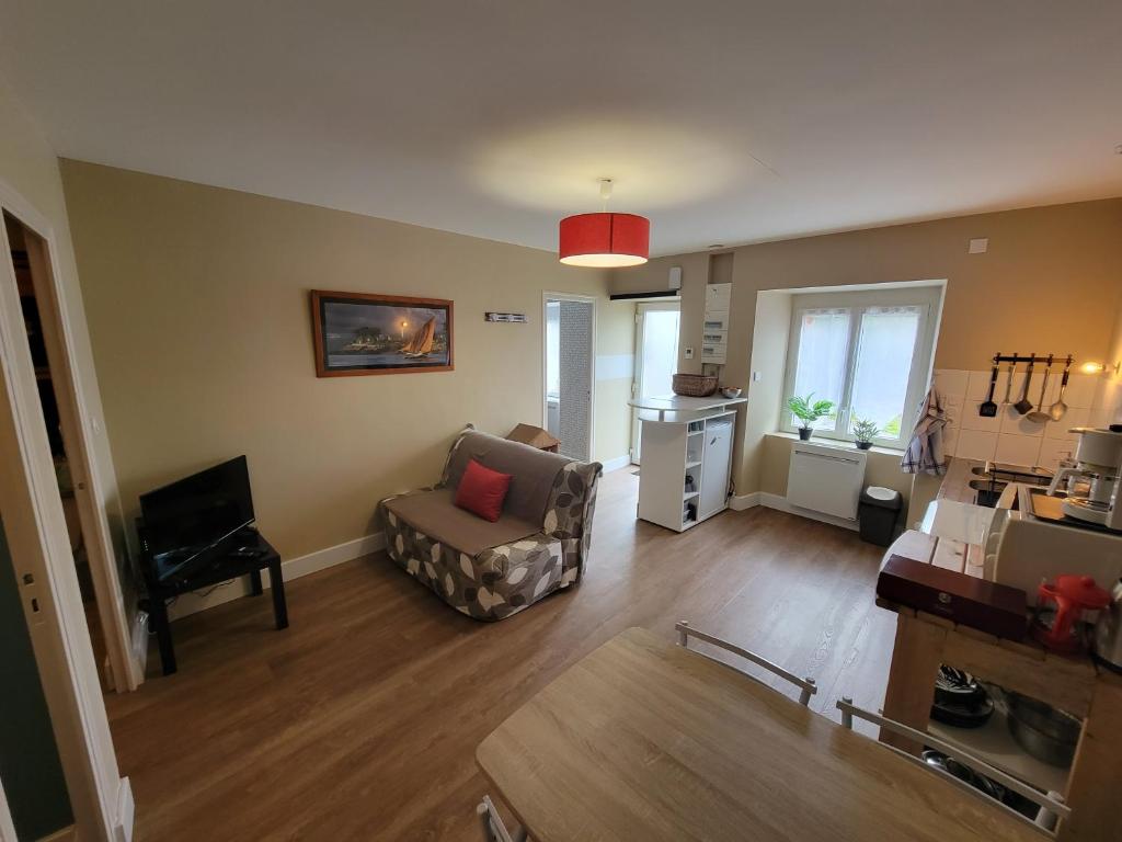 Kuchnia lub aneks kuchenny w obiekcie Petite maison 40M² à PAIMPONT (35)