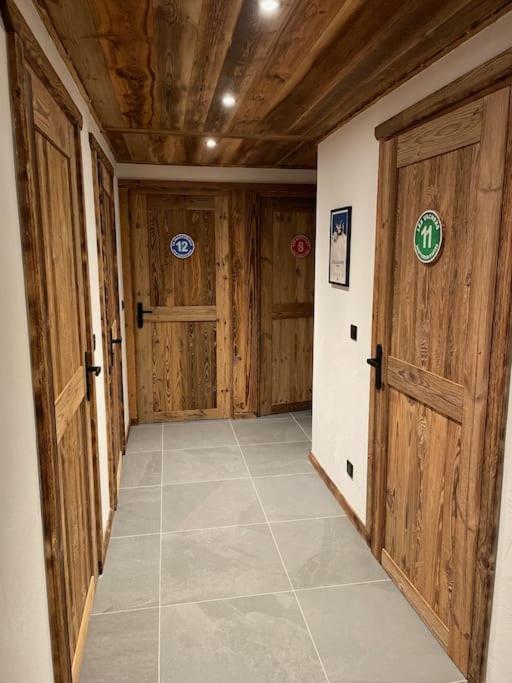 Zdjęcie z galerii obiektu RARE Le refuge des aiguilles Duplex 130m2 10 pers classé 4 étoiles St Sorlin d'Arves La Toussuire w mieście Saint-Sorlin-dʼArves