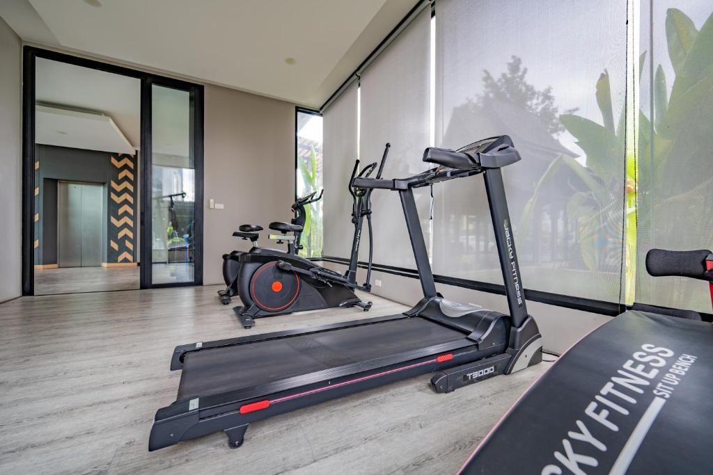 Fitness centrum a/nebo fitness zařízení v ubytování RainTree Condominium