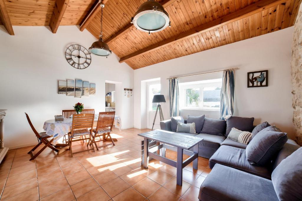 Posedenie v ubytovaní Maison avec jardin à 200m de la plage La Cantine