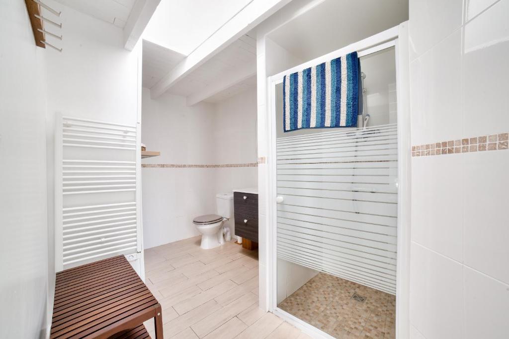 Kúpeľňa v ubytovaní Maison avec jardin à 200m de la plage La Cantine