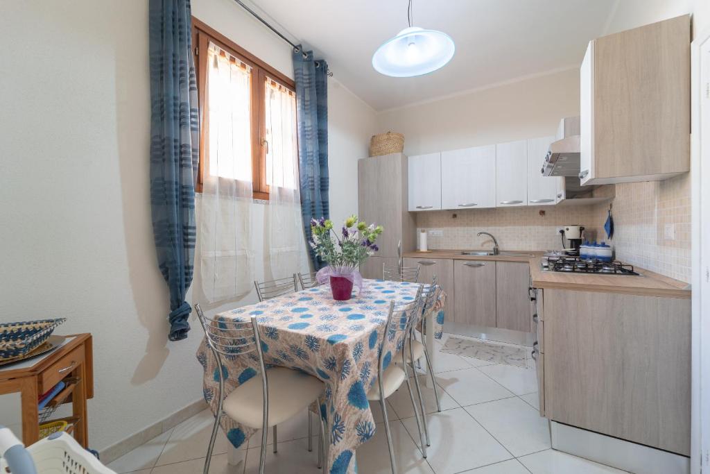 A kitchen or kitchenette at MIROS APARTMENT