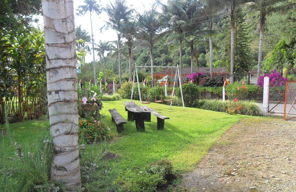 Zahrada ubytování Hostal Rio Arabia - Valle De Cocora HOTEL
