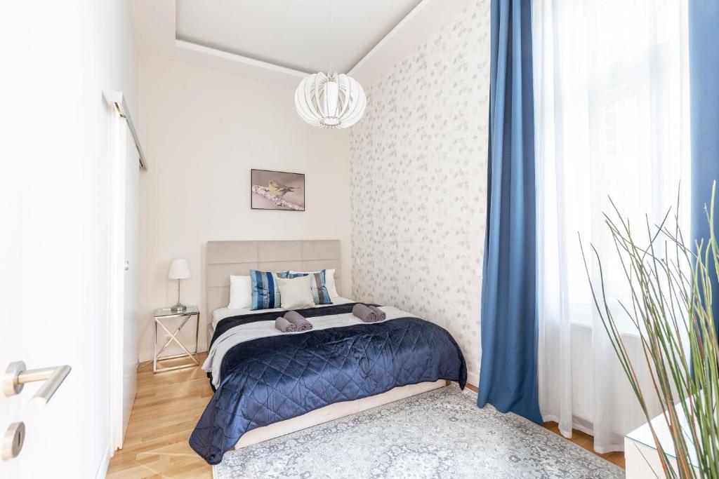 Luxury Quentin Apartment 3 BEDRM, 2 BATHRM 1061 Budapest, 38 Király utca kép - 1
