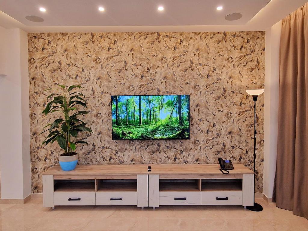 TV a/nebo společenská místnost v ubytování Sveltos Residence Suites