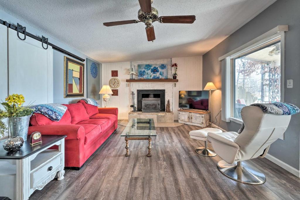 Lakefront Vacation Rental with Deck and 2 Docks!, Hardy (updated prices