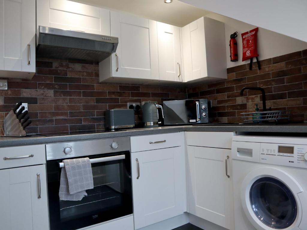Crown Central Apartments - 