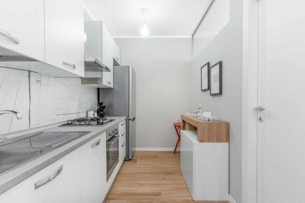 A kitchen or kitchenette at BO13 -Crescenzago- Bright - Wifi - Elegant