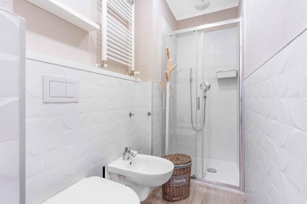 A bathroom at BO13 -Crescenzago- Bright - Wifi - Elegant