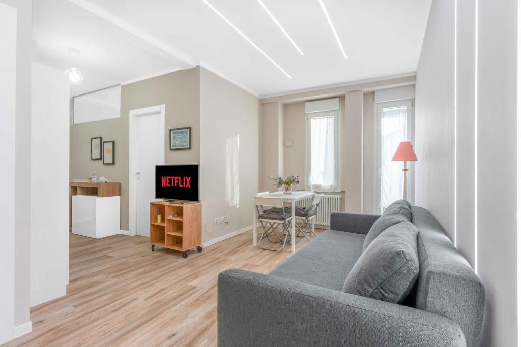 A seating area at BO13 -Crescenzago- Bright - Wifi - Elegant