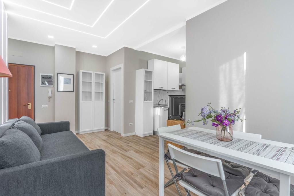 A kitchen or kitchenette at BO13 -Crescenzago- Bright - Wifi - Elegant