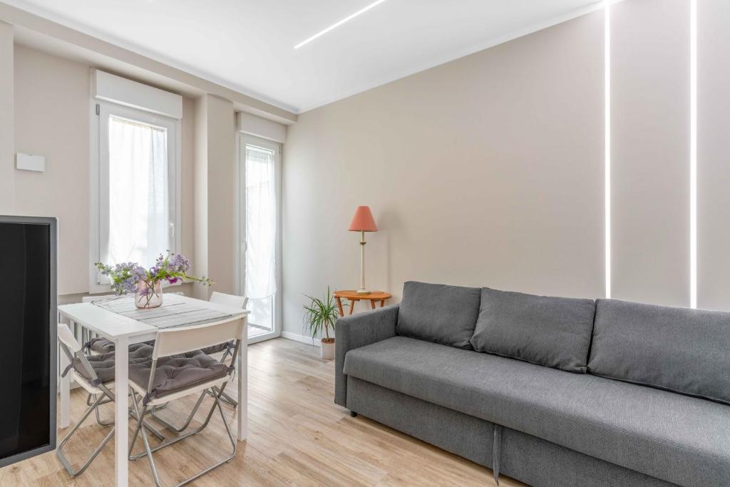 A seating area at BO13 -Crescenzago- Bright - Wifi - Elegant