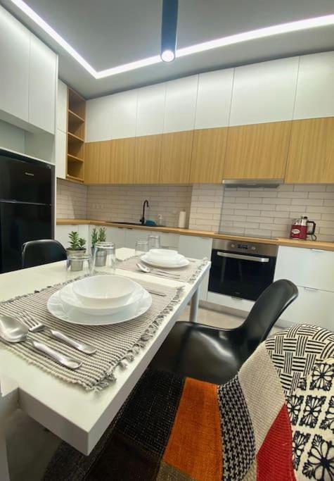 Kuchyň nebo kuchyňský kout v ubytování Piraeus Apartment for rent