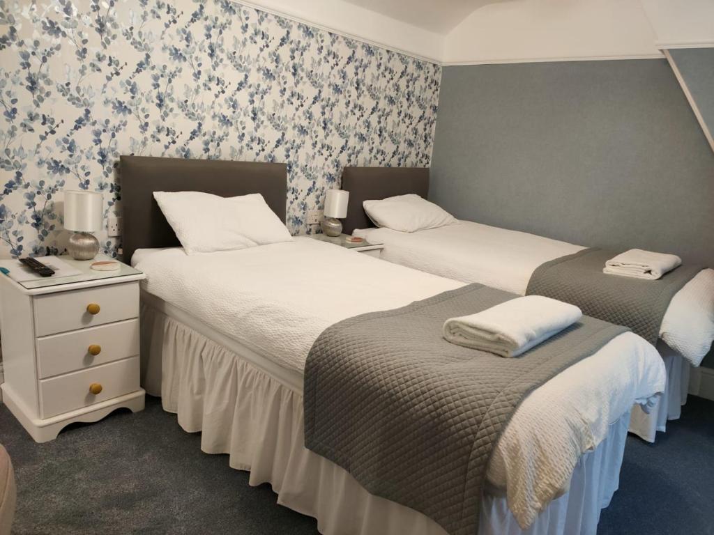 Lichfield House - Twin Room With Bathroom