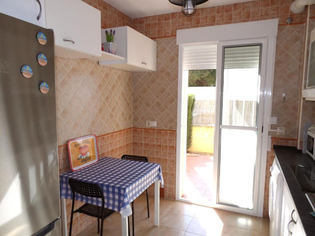 Kuchnia lub aneks kuchenny w obiekcie Playa Eucaliptos 1A
