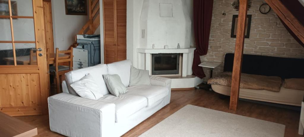 a living room with a white couch and a fireplace at Maisonet Wohnung Badenstedt in Hannover