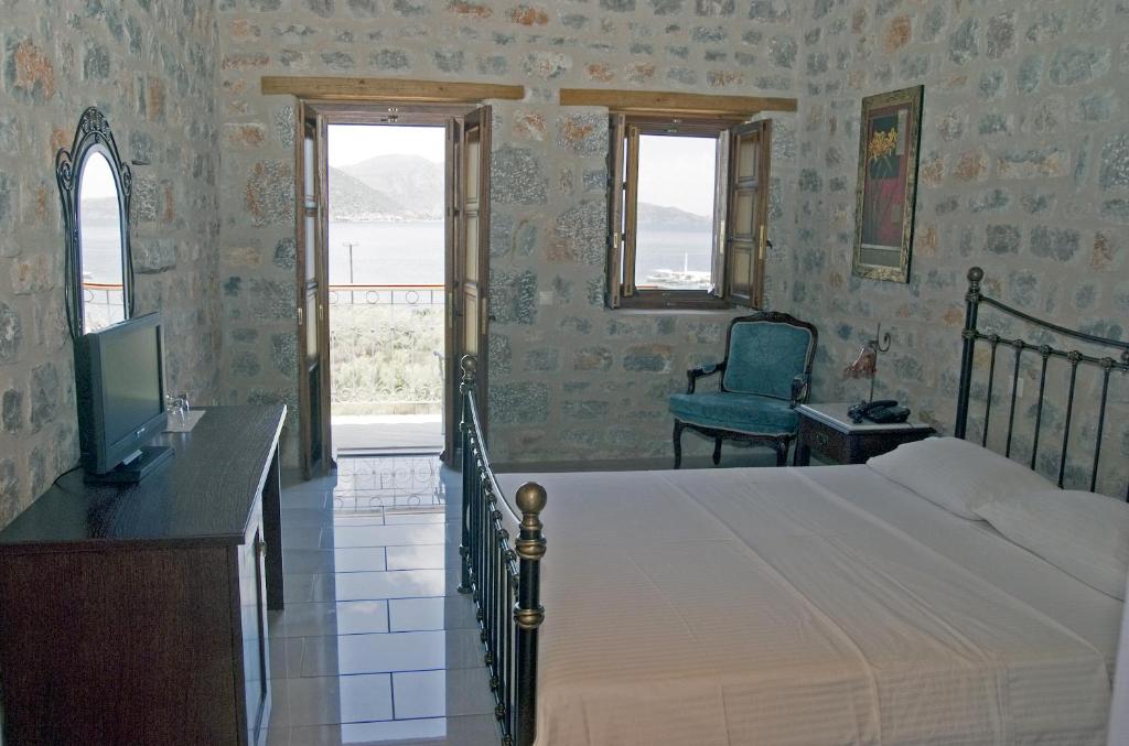 TV a/nebo společenská místnost v ubytování Smyros Resort